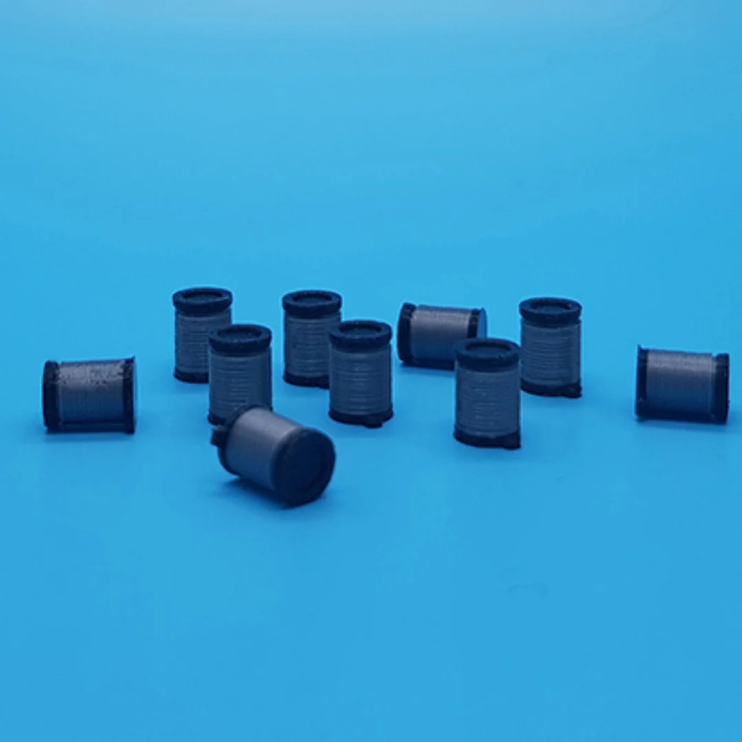 Miniature pedal bins arranged to show their cylindrical bodies and lids at 1:50 scale.