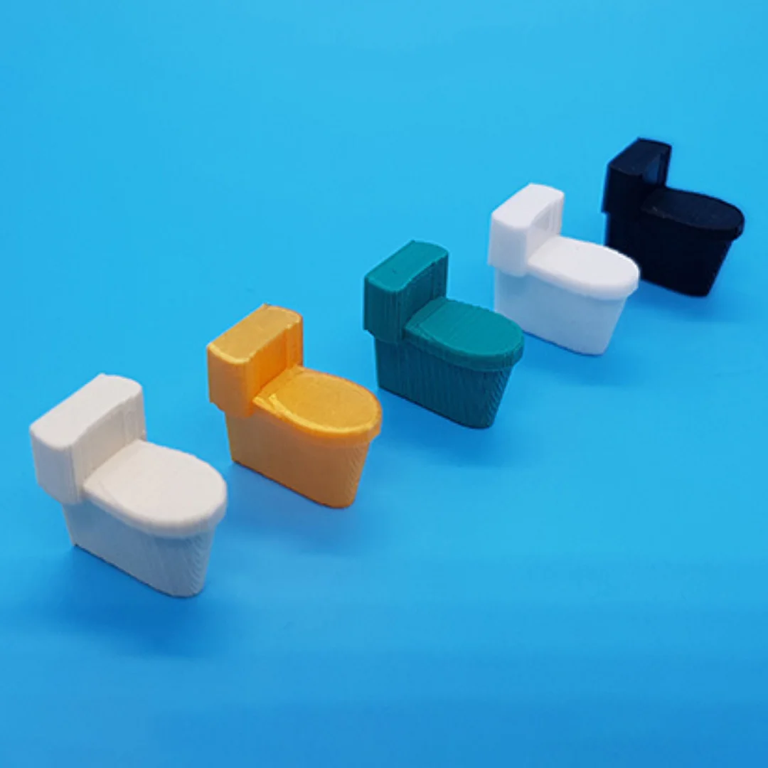 Miniature toilet models displayed together at 1:50 scale.
