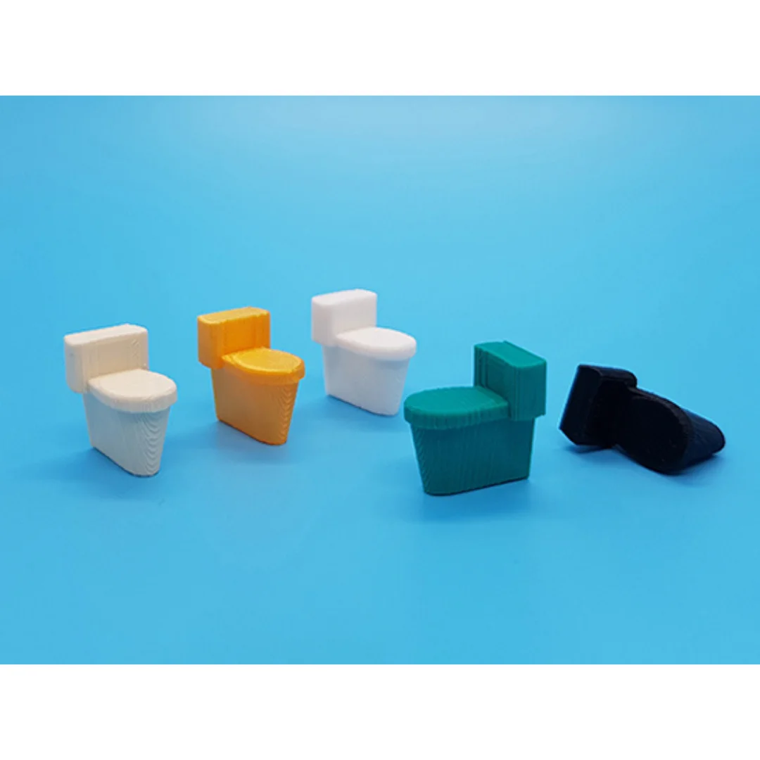 Miniature toilet models displayed together at 1:50 scale.