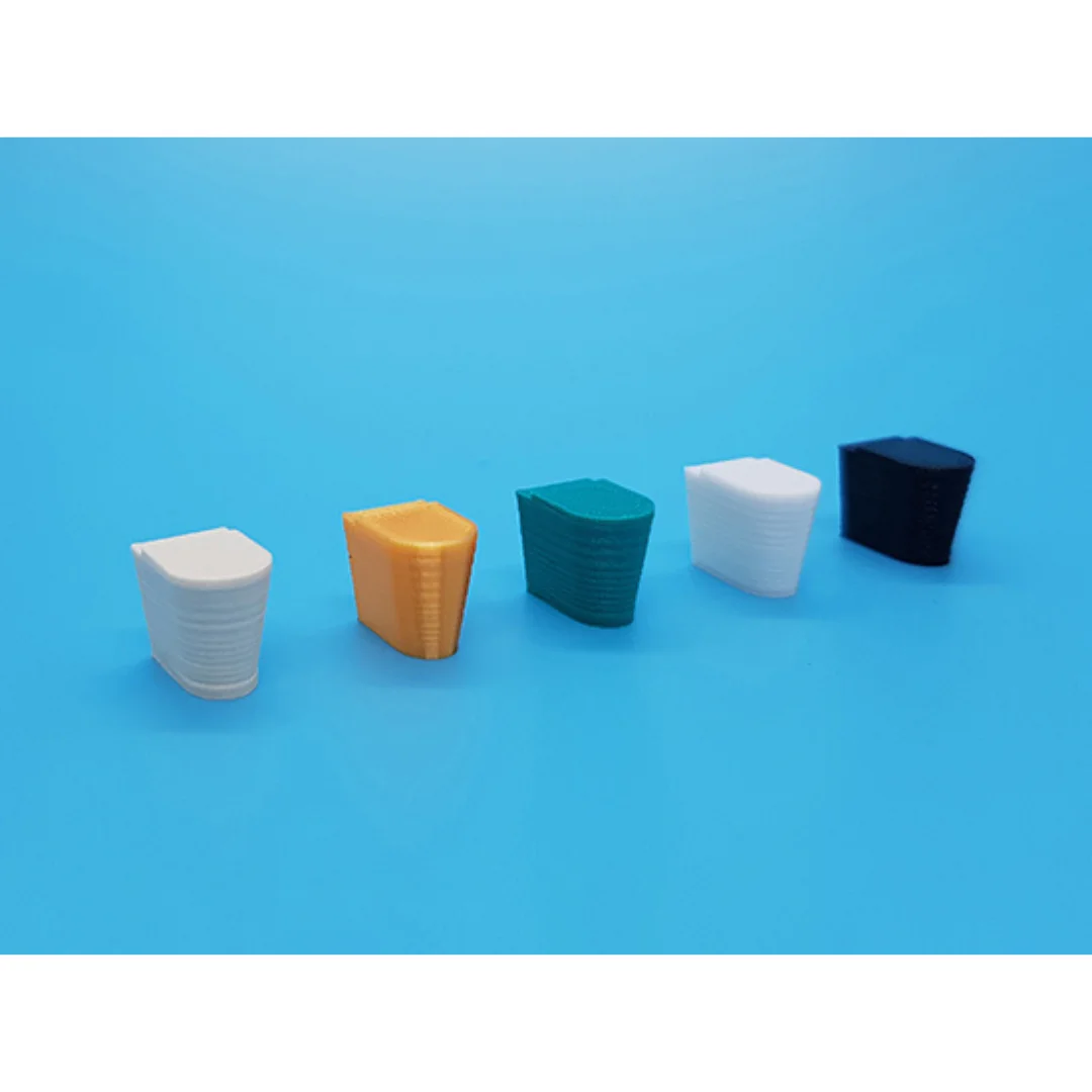 Miniature toilet models displayed together at 1:50 scale.