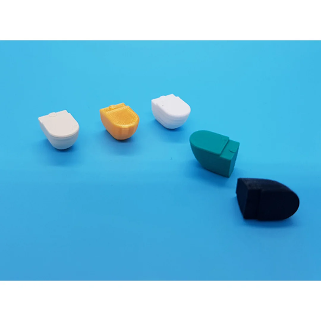 Miniature toilet models displayed together at 1:50 scale.