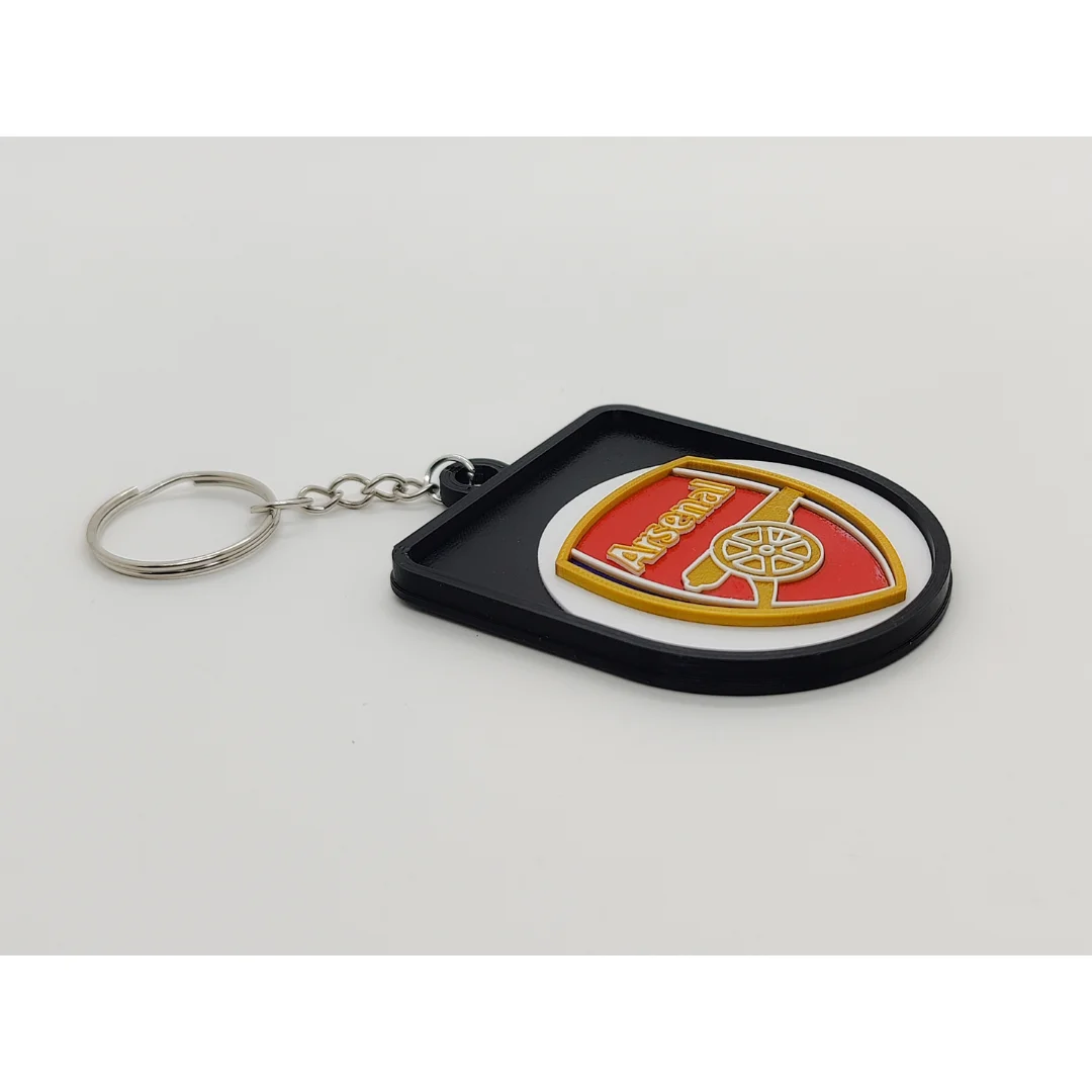 Angled view of the Arsenal FC keychain showing the club crest and metal key ring.