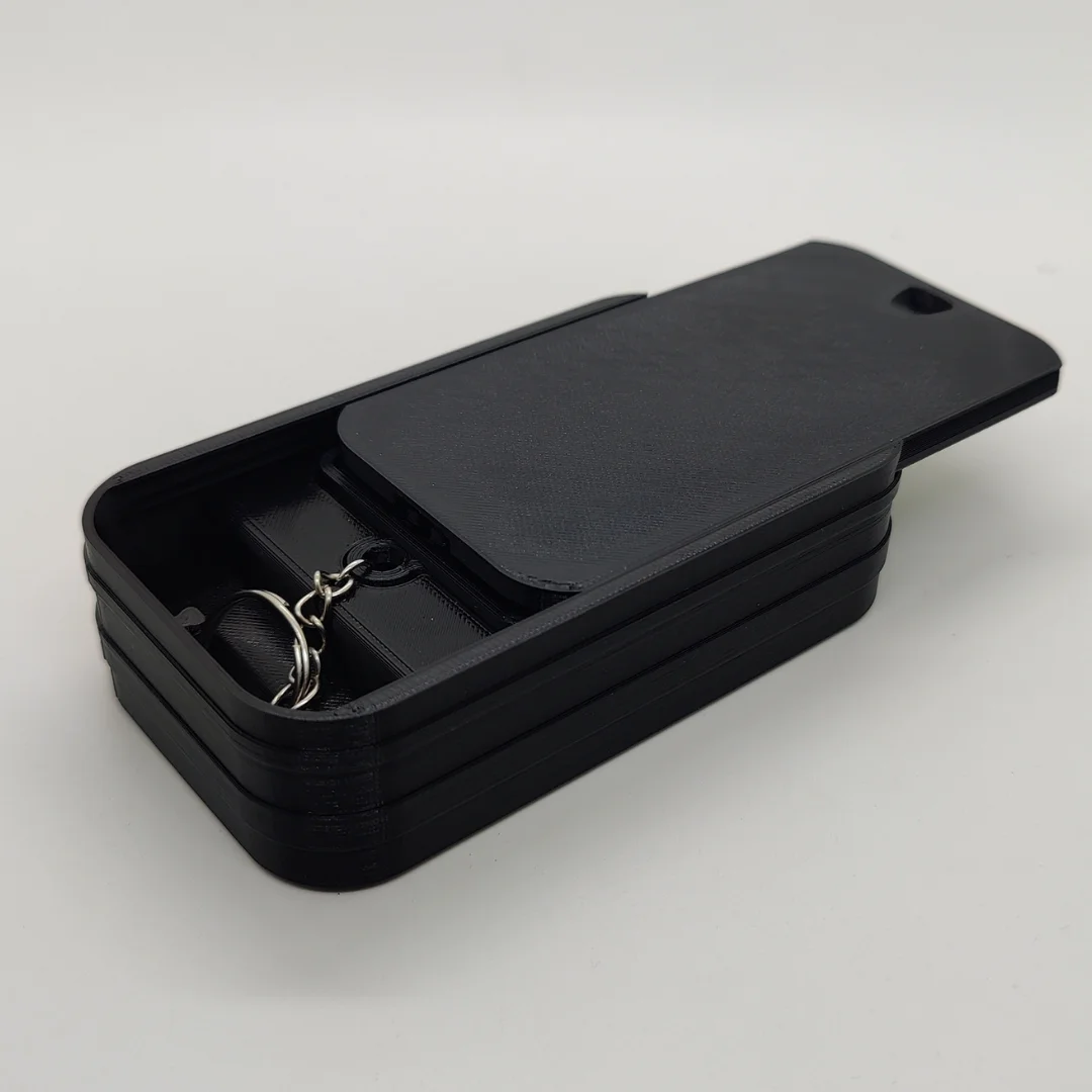 Presentation box for the Al-Hilal Saudi FC keychain with its sliding lid partly closed.