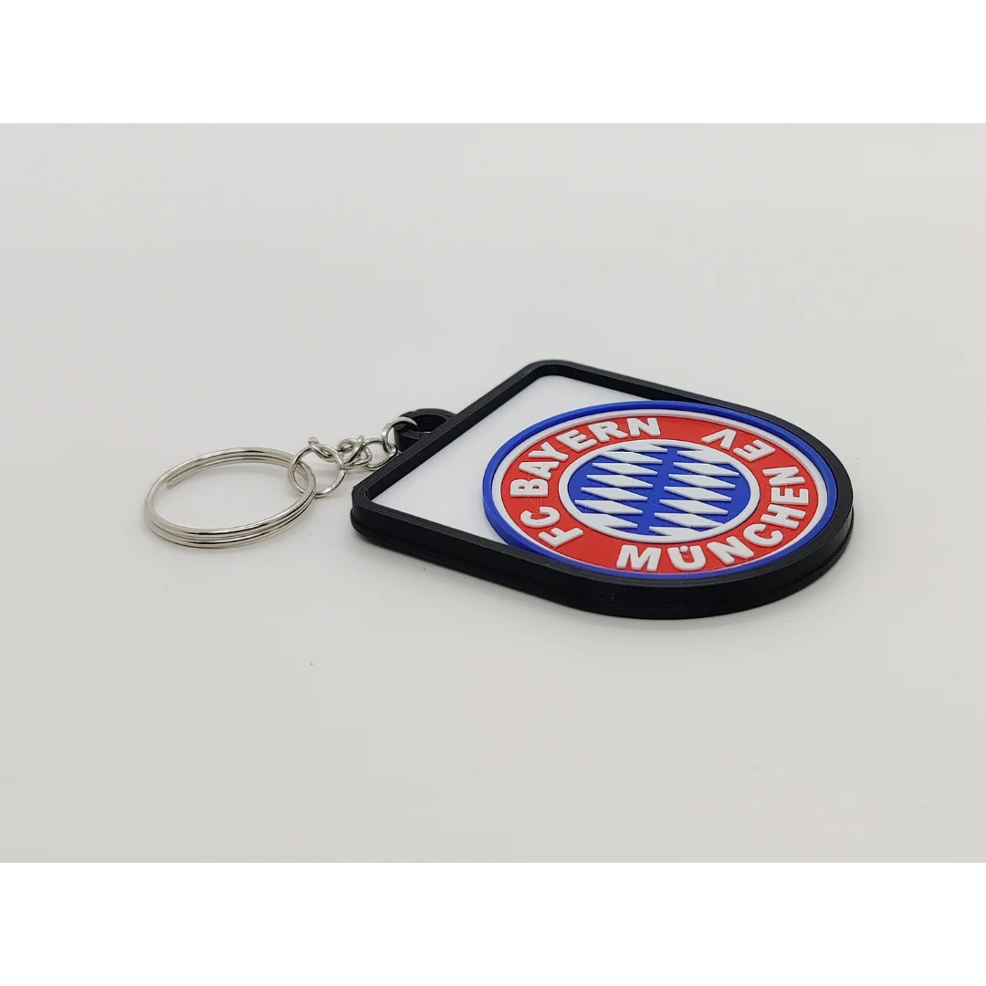 Angled view of the FC Bayern Munich keychain showing the club crest and metal key ring.
