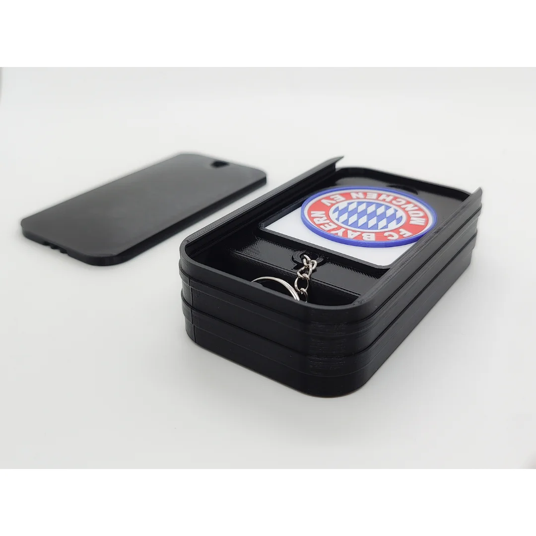 FC Bayern Munich keychain displayed inside an open presentation box.